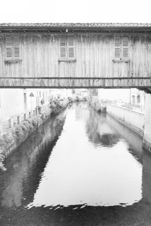 Covered gangway with three windows on the Martesana river
