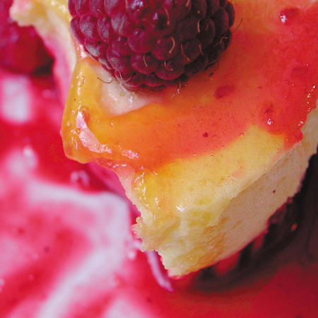 Raspberries cheesecakeの写真素材