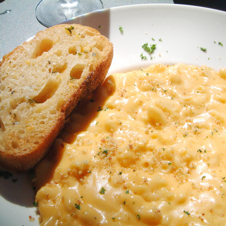 Las Vegas, United States - March 30, 2003 :Macaroni cheeseのeditorial素材