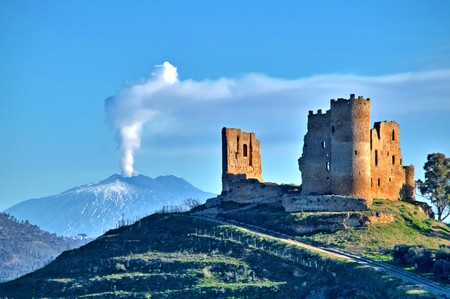 Picturesque View of Mazzarino Medieval Castle with the Mount Etna in the Background, Caltanissetta, Sicily, Italy, Europeの写真素材