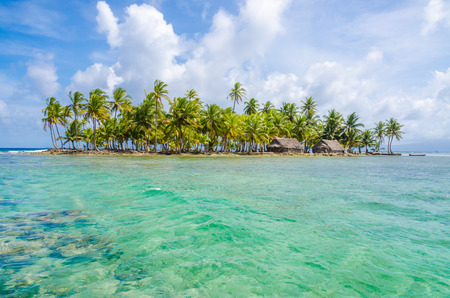 Beautiful lonely beach in caribbean San Blas island, Kuna Yala, Panama. Turquoise tropical Sea, paradise travel destination, Central Americaのeditorial素材