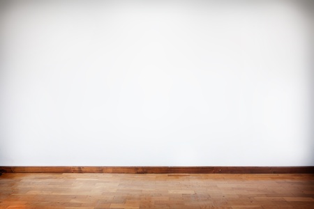 horizontal composition of empty room with white wall and wooden floorの写真素材