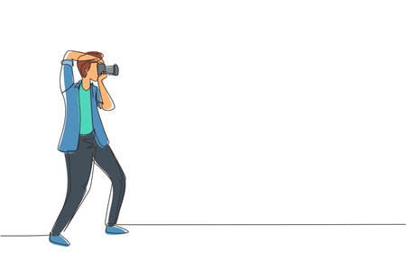 Continuous one line drawing photographer aiming target photos, People holding camera, taking photos. Professional photographer taking pictures. Single line draw design vector graphic illustrationのイラスト素材
