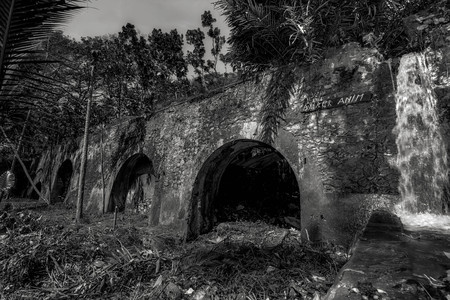 A Black and White Photograph of Old Tunelの写真素材