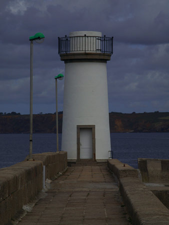 Turm in bretonischem Hafenの写真素材