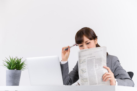 Young Japanese businesswoman to the stock tradingの写真素材