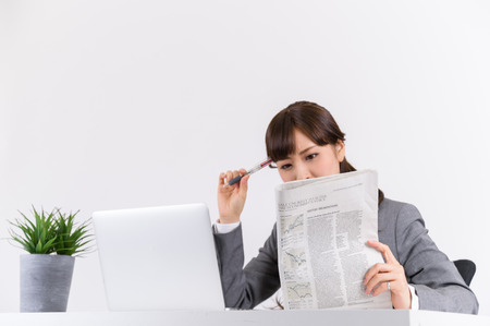 Young Japanese businesswoman to the stock tradingの写真素材