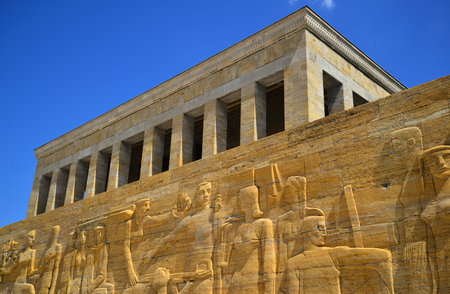 Statuses on the facade of the Lincoln Memorial in Washington DC.のeditorial素材