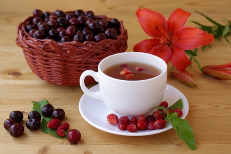 Tea with ripe strawberries on wooden tableの写真素材