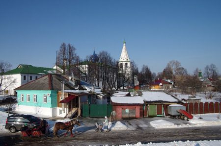 SUZDAL, RUSSIA - February 21, 2015: Horse carriage on the background of the Kremlinのeditorial素材