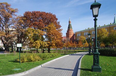 MOSCOW, RUSSIA - October 19, 2014: Alexander Garden and Moscow kremlin in autumn dayの写真素材