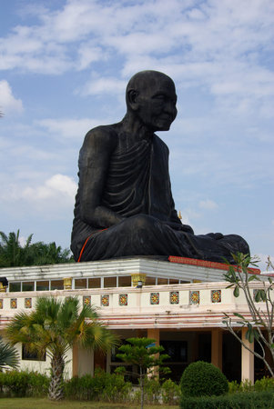 PHANG NGA, THAILAND - January 8, 2014: Wat Kaeo Manee Si Mahathat. Buddhist Monk Sitting Templeのeditorial素材