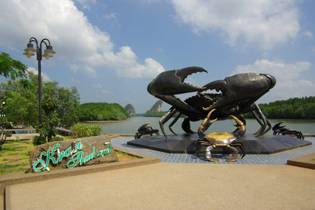 KRABI, THAILAND - January 9, 2014: Statue of crabs in Krabi - symbol of townのeditorial素材