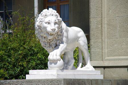 ALUPKA, CRIMEA-June, 2018: Sculpture Lion in Vorontsov Palaceのeditorial素材