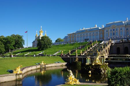 PETERHOF, RUSSIA - August, 2017: Fountain of Samson tearing the lion's mouth, which stands at the center of the Grand Cascade fountainsのeditorial素材