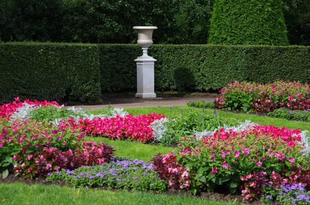 PETERHOF, RUSSIA - August, 2017: Floral arrangements in the Park of Petrodvorets at Peterhofのeditorial素材