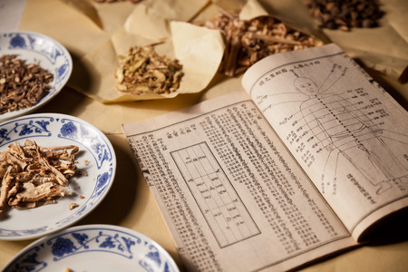 Ancient Chinese medical books in the Qing Dynasty, the Chinese herbal medicine on the tableのeditorial素材