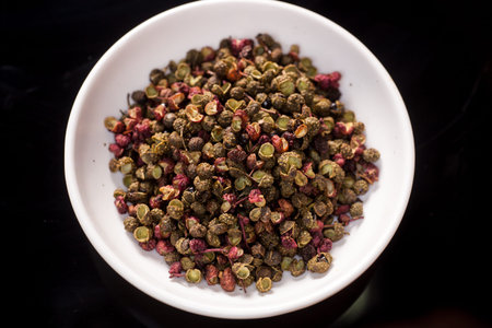 Chinese prickly ash, put in the white plate.
