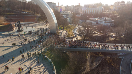 Kyiv or Kiev, Ukraine. The Peoples Friendship Arch in Khreshchatyy Park.のeditorial素材