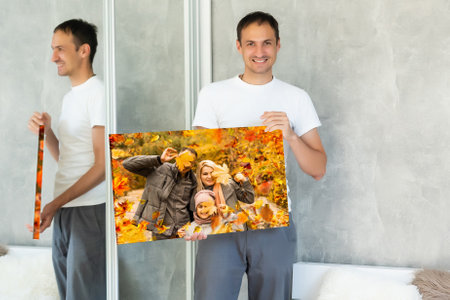 Canvas print with gallery wrap. man hangs autumn photography, photocanvasの写真素材