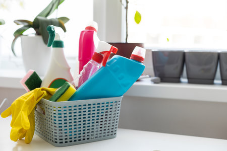 Brushes, sponges, rubber gloves and natural cleaning products in the basket. Eco-friendly cleaning productsの写真素材