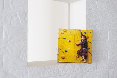 holds canvas in the interiorの写真素材