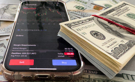 smartphone trading stock online, Business conceptの写真素材