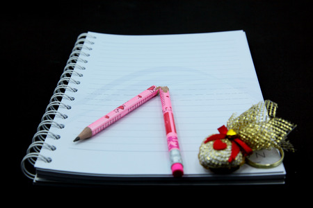 broken pencil and notepad の写真素材