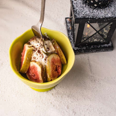 A bowl of healthy dessert on the table, fresh yogurt and figs with cinnamon.の写真素材