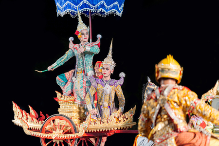 Rayong, Thailand - November 9, 2019 : Pantomime show dance battle of Ramayana-Monkey and giant soldier in the warのeditorial素材