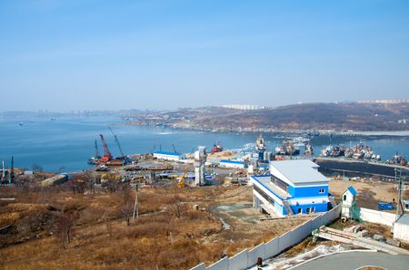 Construction of the bridge to the island of Russianのeditorial素材