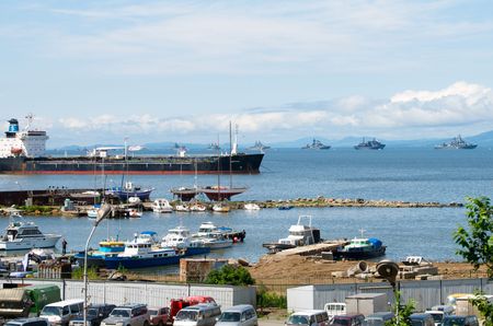 Vladivostok. Amur Bay. Tanker on the background of the detachment of warships PFのeditorial素材