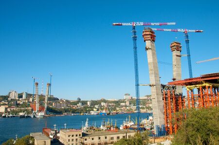 Construction of a unique podvisnogo Bridge across Golden Horn Bay.のeditorial素材