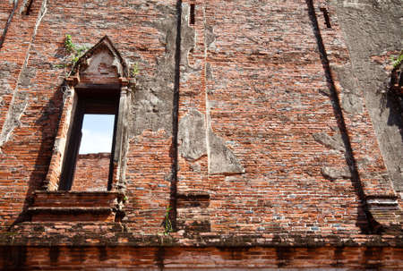 The ruin wall at wat maheyong