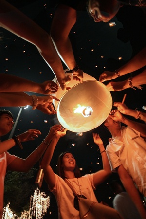 BANGKOK, THAILAND - DECEMBER 5: Many Thai people're doing mini hot air ballon for the celebration of the 83rd birthday of H.M. King Bhumipol Adulyadej in Bangkok, Thailand on December 5 2010.のeditorial素材