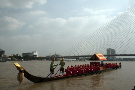 Royal Barge Procession for Royal Kathin Ceremony at Wat Arun (King's 80th Birthday) in à¸ºà¸ºBangkok Thailand on November 5, 2007のeditorial素材