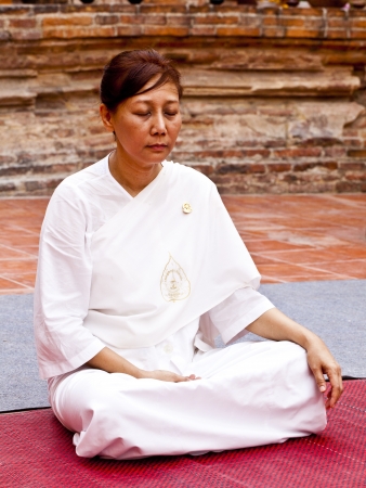 AYUTHAYA, THAILAND - JUN 24 : The religious practices of Buddhist in Visakha Puja Day on June 24, 2013. Ayuthaya, Thailand.Visakha Puja Day is the three important incident of Budhha, birth day, enlightenment and nibbana.のeditorial素材