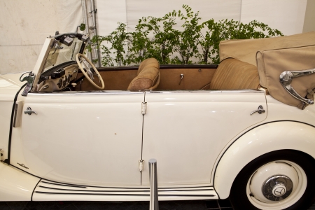 PATHUMTHANI - JUNE 20 : The vintage cars  showed in event of The 37th Vintage Car Concours on June 20, 2013. Pathunthani, Thailandのeditorial素材