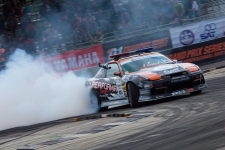 NONTHABURI THAILAND-JUNE 30 : W. Pungpean, Thai driver from Ptt Performa drift Team in D1 Grand Prix Series Thailand Professional Drift on June 30, 2013 in Nonthaburi, Thailand.のeditorial素材
