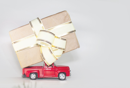 red car, on white background, Christmas tree, gift box with ribbon, 2018の写真素材