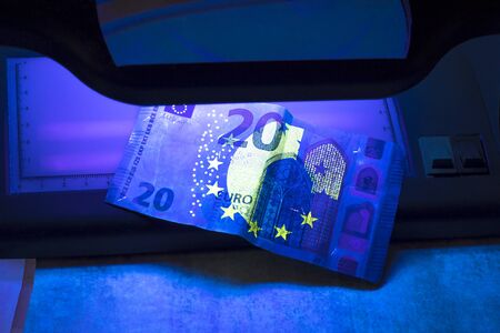 20 euro authentication. ultraviolet light shines on themの写真素材