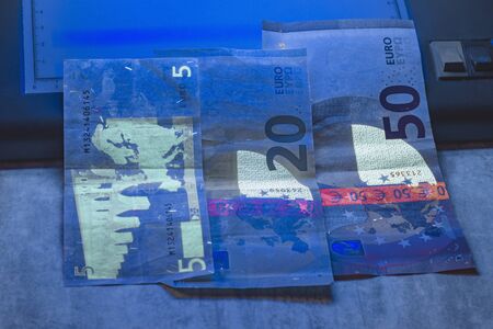 5 euro authentication. ultraviolet light shines on them