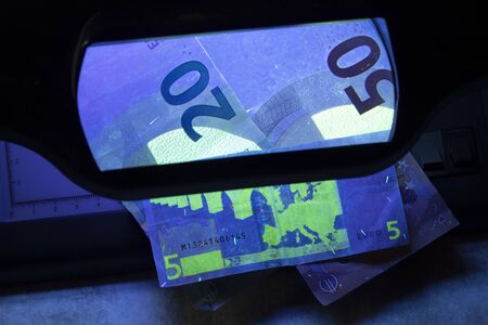 5 euro authentication. ultraviolet light shines on them