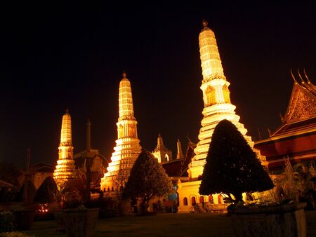 Wat pra kaew Grand palace at night bangkok,Thailandのeditorial素材