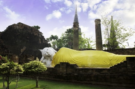 The main reclining Buddha image, Wat Yai Chaimongkol in Ayutthaya  の写真素材