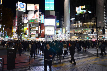 TOKYO - NOVEMBER 28: Pedestrians at the famed crossing of Shibuya district November 28, 2013 in Tokyo, JP. Shibuya is a fashion center and nightlife area. のeditorial素材