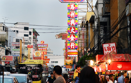 BANGKOK - MARCH 21: Busy Yaowarat Road in the evening on March 21, 2014 in Bangkok. Yaowarat Road is a main street in Bangkok's Chinatown, it was opened in 1891 in the reign of King Rama V. のeditorial素材