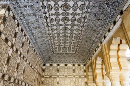 Detail of painting decoration on wall and ceiling at Amber Fort, Jaipur, Indiaのeditorial素材