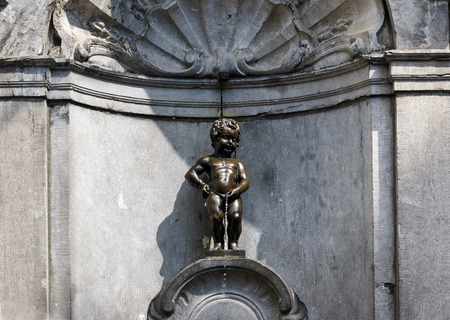 Manneken Pis (Little man Pee), a small bronze sculpture in Brussels, Belgiumのeditorial素材