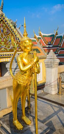 Gold staue in emerald temple.の写真素材